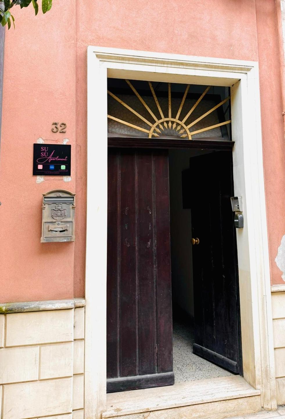 Susu Apartment Brindisi Exteriör bild